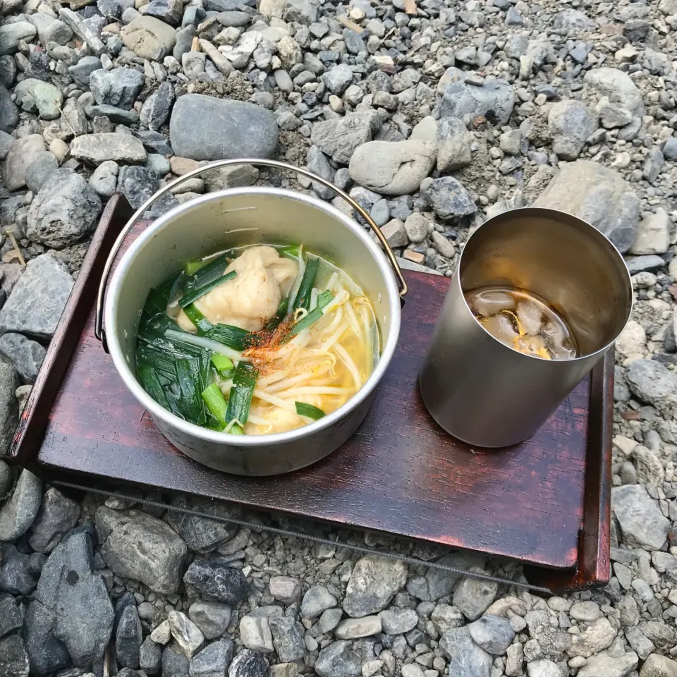 鶏皮と韮もやしの餃子風味鍋|deekay71さん