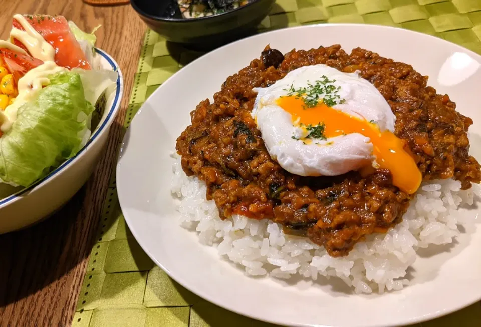 Snapdishの料理写真:キーマーカレーポーチドエッグのせ2日目|まみさん