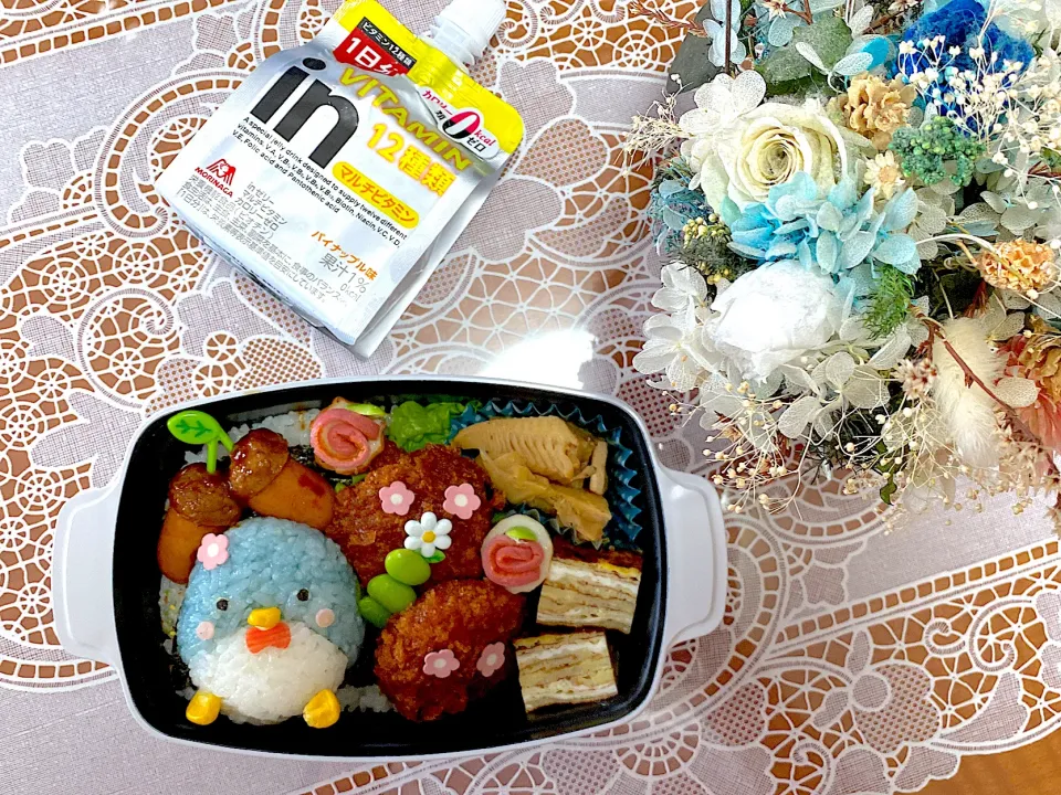 Snapdishの料理写真:2022.5.25はタキシードのひれかつ弁当🍀|makoさん