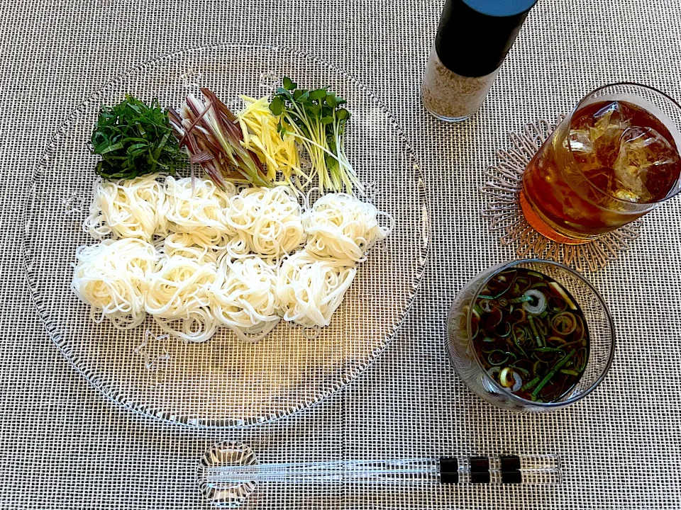 休日の朝ご飯は、薬味たっぷりお素麺✨|yokoさん