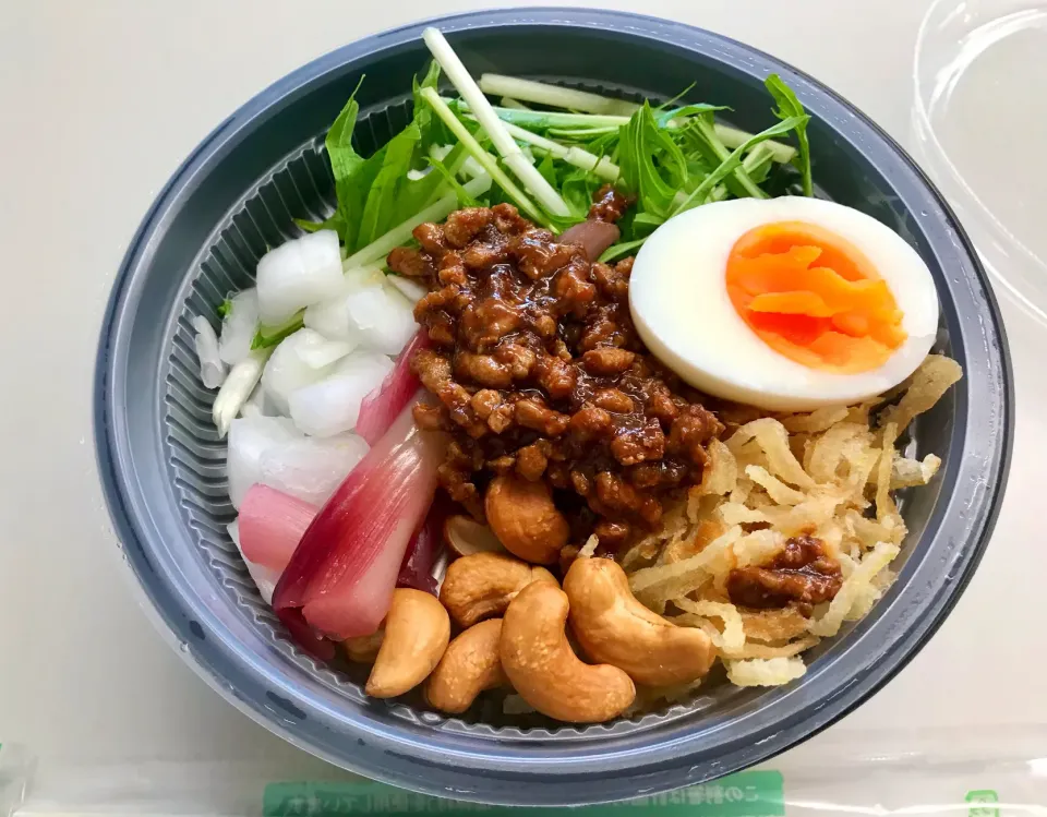 今日のお昼は冷やし坦々麺♡|まなまな♡さん