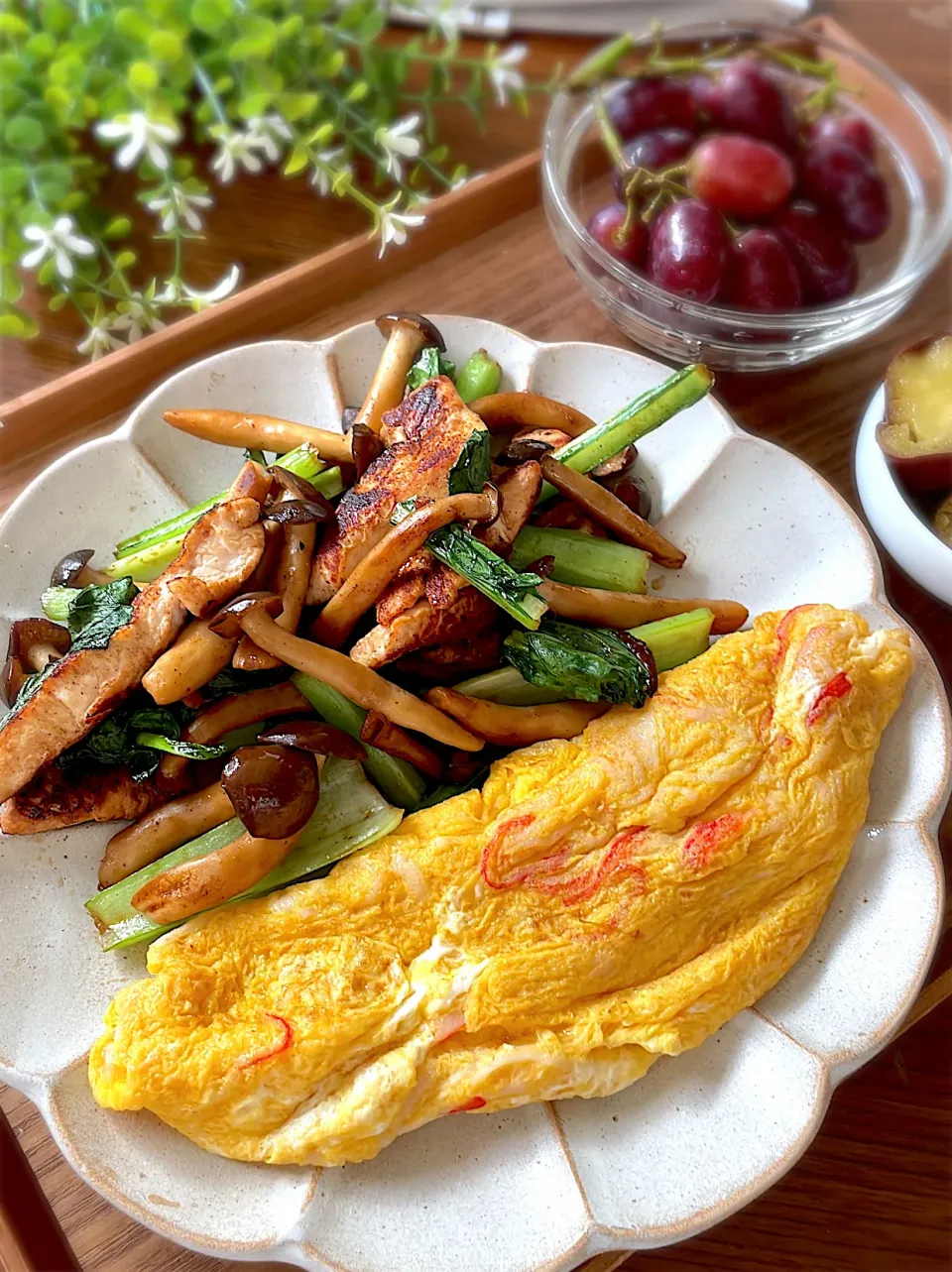 カニカマオムレツと塩麹鶏むねの野菜炒め|ゆみさん