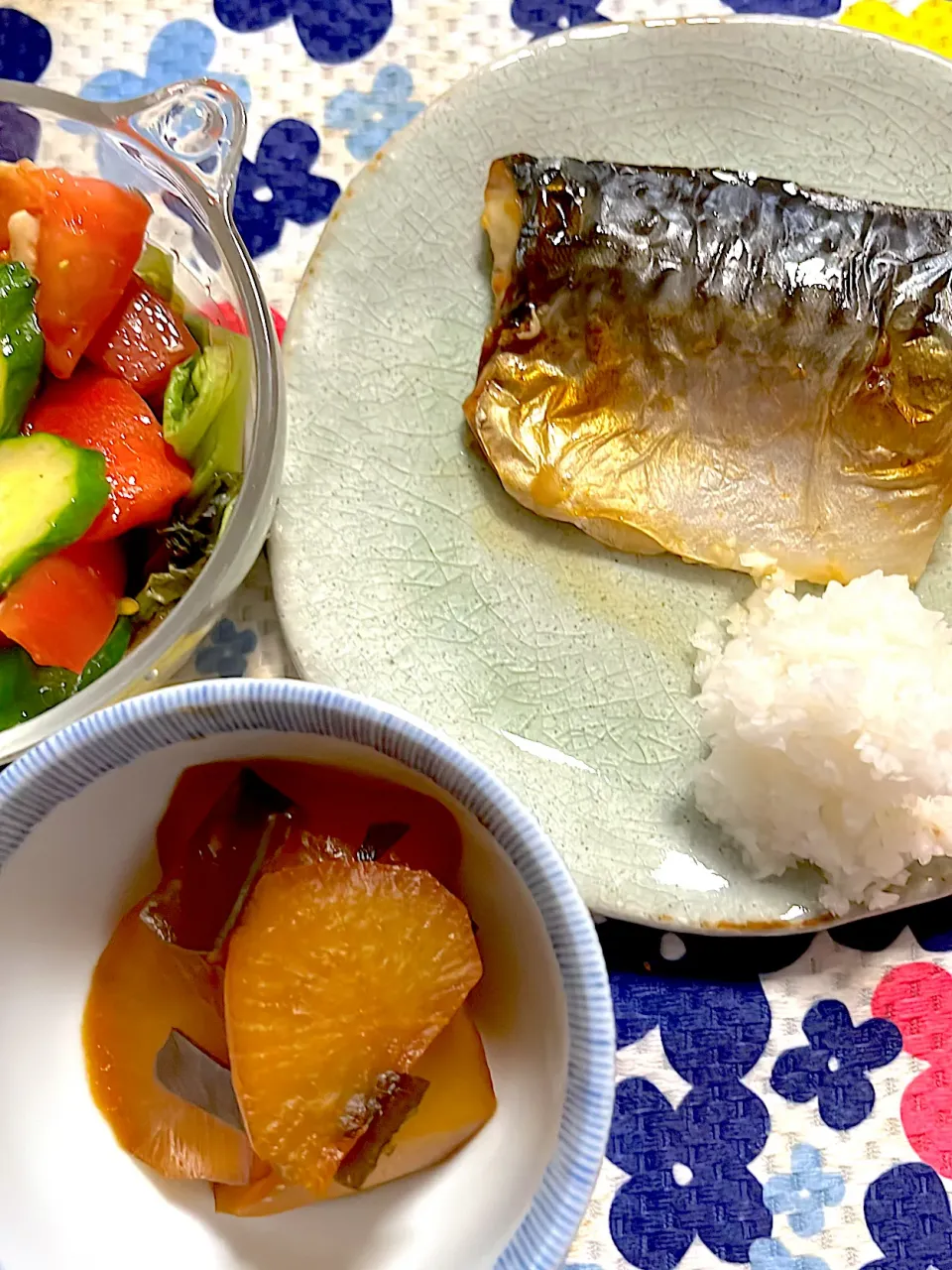 塩鯖　大根おろし　大根の煮物　トマト🍅チーズサラダ|4jinoanataさん