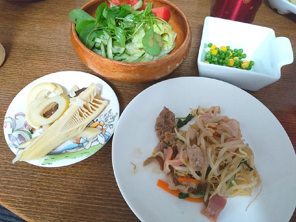 もやしと豚肉のにんにく醤油炒め
筍の煮物
サラダ
グリーンピースのバター蒸し|尚さん