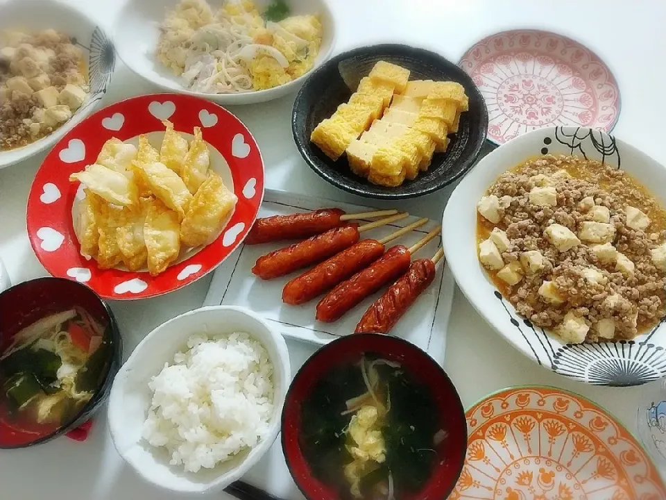 夕食(*^^*)
麻婆豆腐
ポテトチーズ揚げ餃子
フランクフルト
厚焼き玉子
ポテトサラダ&サラスパ
ワカメとカニカマと卵のゴマスープ|プリン☆さん