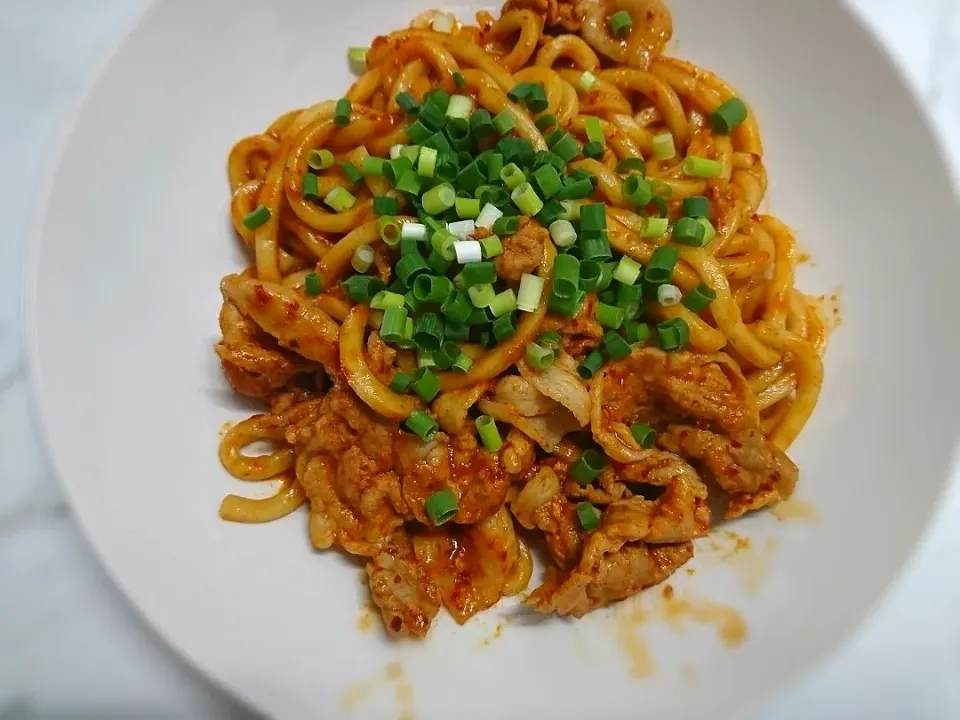 狸の宴シリーズ
先日の御料理
[前菜]
鮪のお刺身
水キムチ
[主菜]
豚キムチの焼きうどん
(前日のホルモンキムチチゲの汁気使用)|タヌキさん