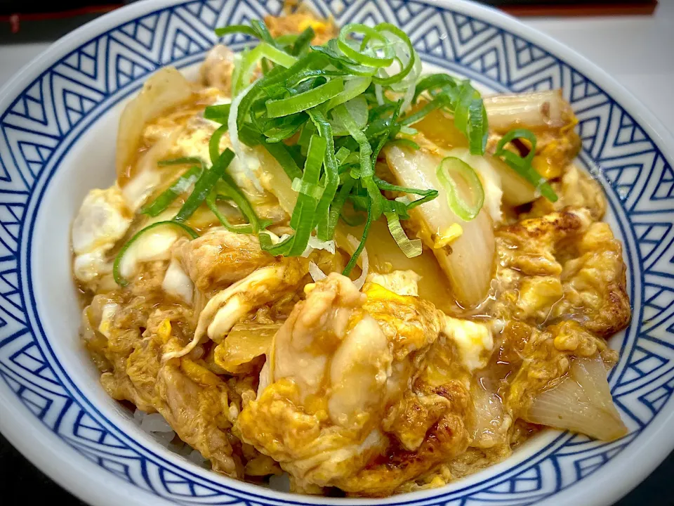 吉野家の親子丼　割と美味い😋|ゆうじ.さん