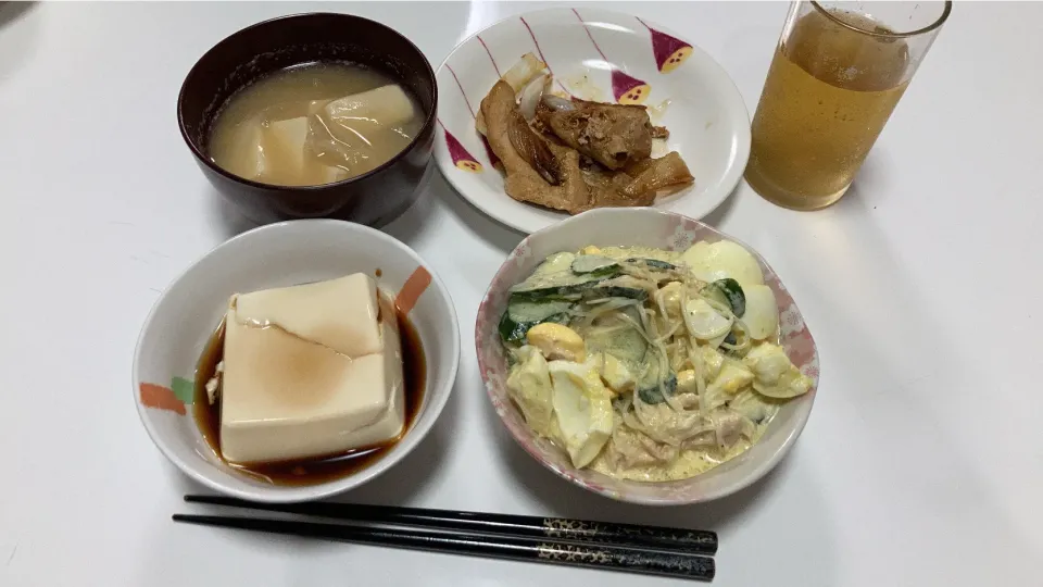 晩御飯(*´∇｀*)☆冷奴☆豚の生姜焼き☆春雨サラダ☆みそ汁（高野豆腐、玉ねぎ）|Saharaさん