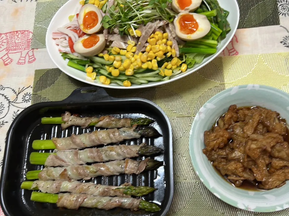 アスパラ豚バラ巻き、ラーメンサラダ、ごぼうさつま揚げ煮|peanutsさん