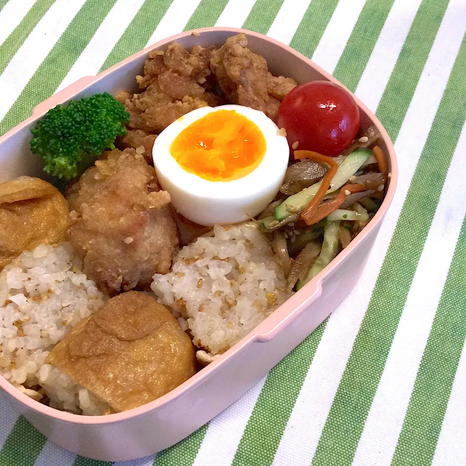 Snapdishの料理写真:長女のJK弁当〜　おいなりさんと唐揚げ〜|yukoさん