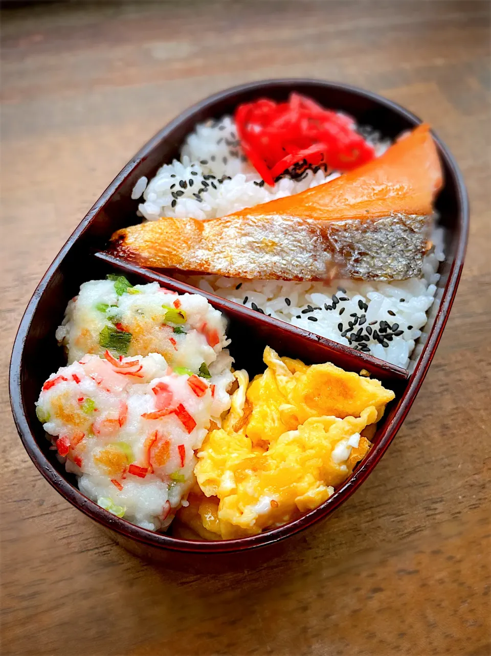 今日のお弁当・はんぺん団子と塩シャケ|akiさん