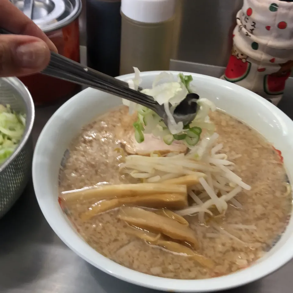 雨がシトシト　＃夜勤明け　＃朝ラー　すすり　今日の糧に　＃ラーメン　＃ホープ軒|Hajime Sakaiさん