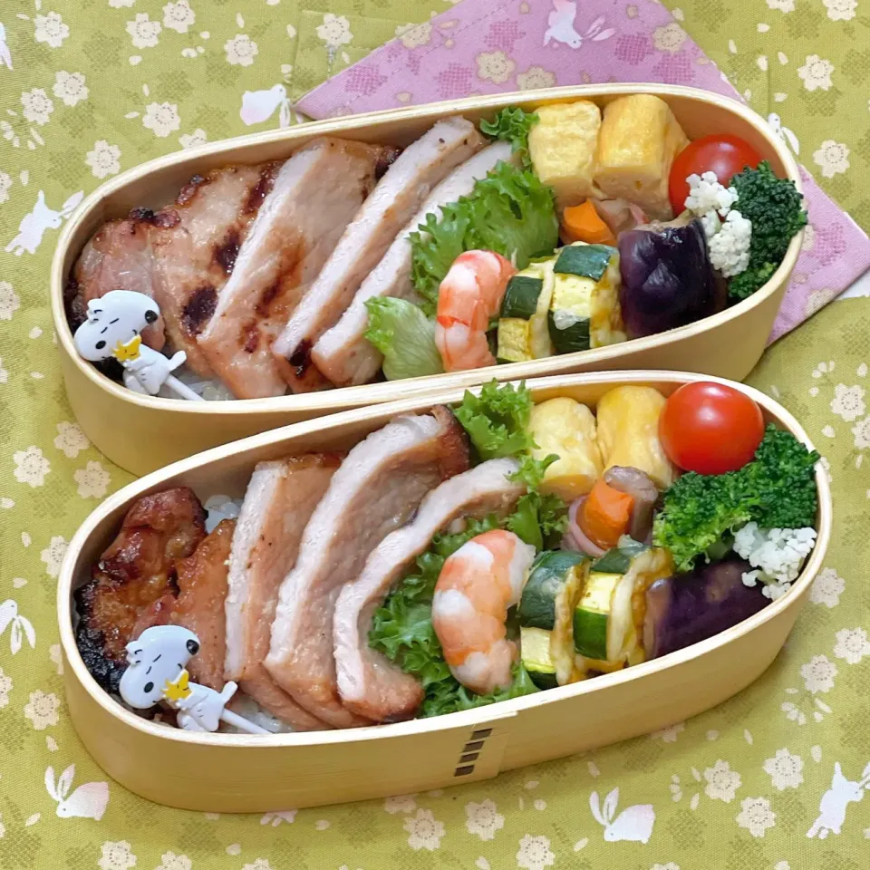 Snapdishの料理写真:豚ロース味噌漬けグリル☘️の双子ちゃんお弁当💙❤️ 5/25水|sweet homeさん