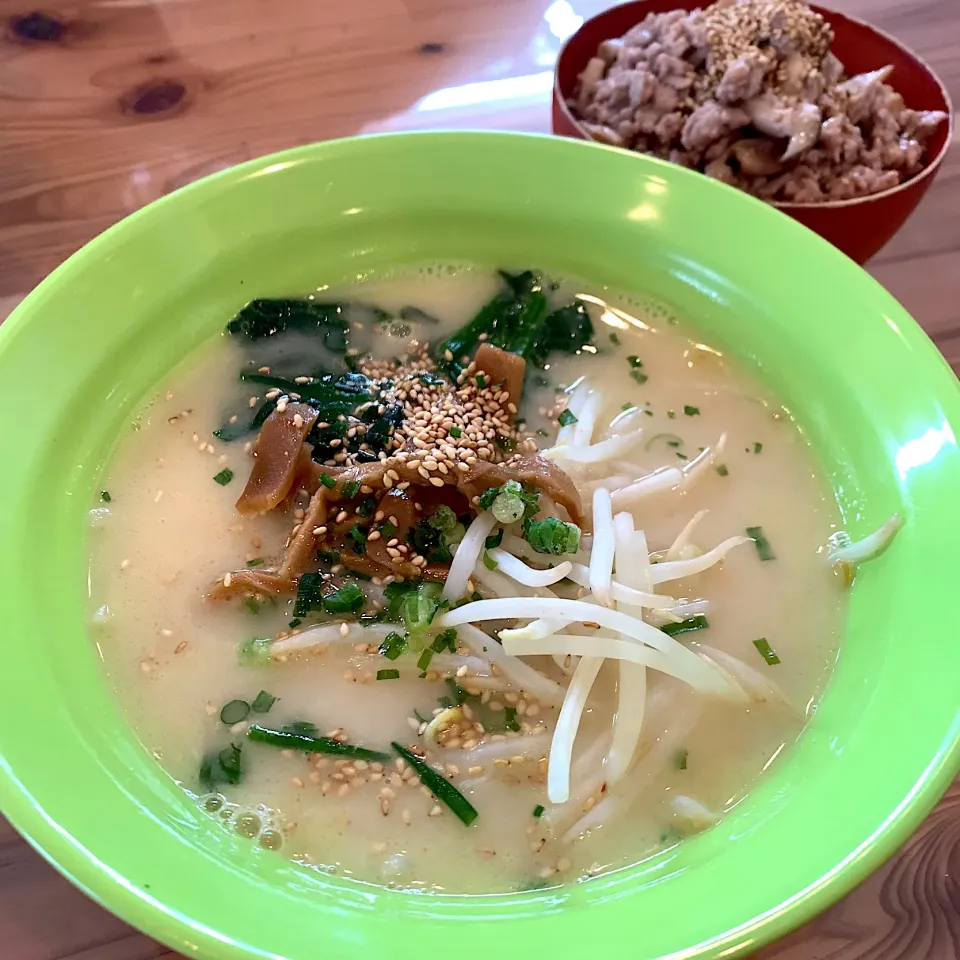 とんこつラーメンとそぼろご飯|愛さん