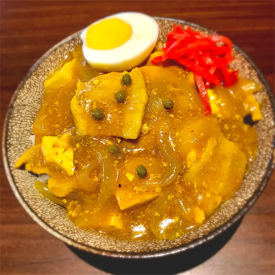 グリーンピースの代わりに旬の実山椒を使った爽や辛い黄色いカレー丼|deekay71さん