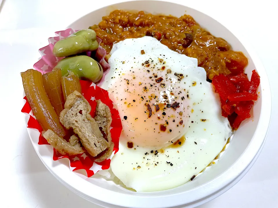 Snapdishの料理写真:大豆ミートの野菜たっぷりキーマカレー🍛|みほままこさん