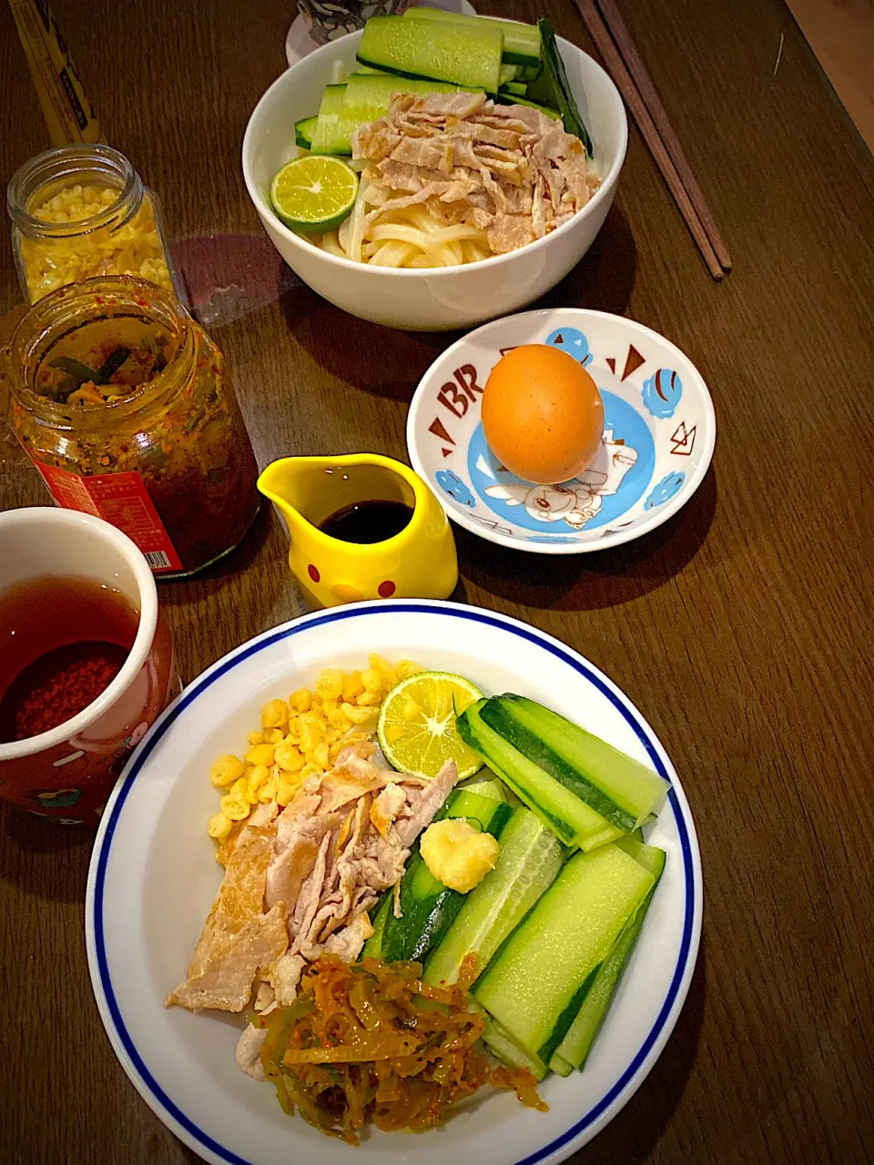 冷やしうどん　酢橘　揚げ玉　辛葱　きゅうり　生姜おろし　豚肉ソテー　冷ほうじ茶|ch＊K*∀o(^^*)♪さん