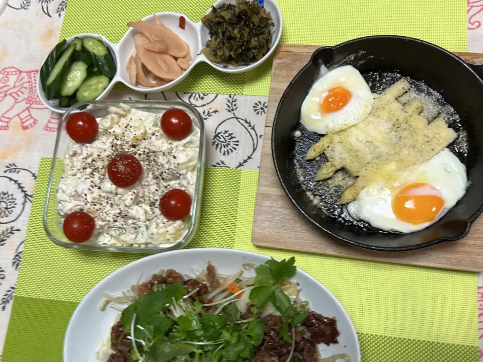 牛肉と野菜の焼きサラダ、ホワイトアスパラのビスマルク、ポテトサラダ|peanutsさん