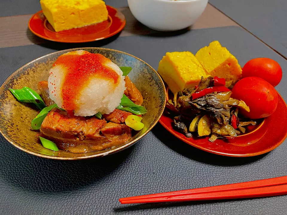 鬼特大おろし乗せ角煮と舞茸カレーピクルス。|ゆっちこさん