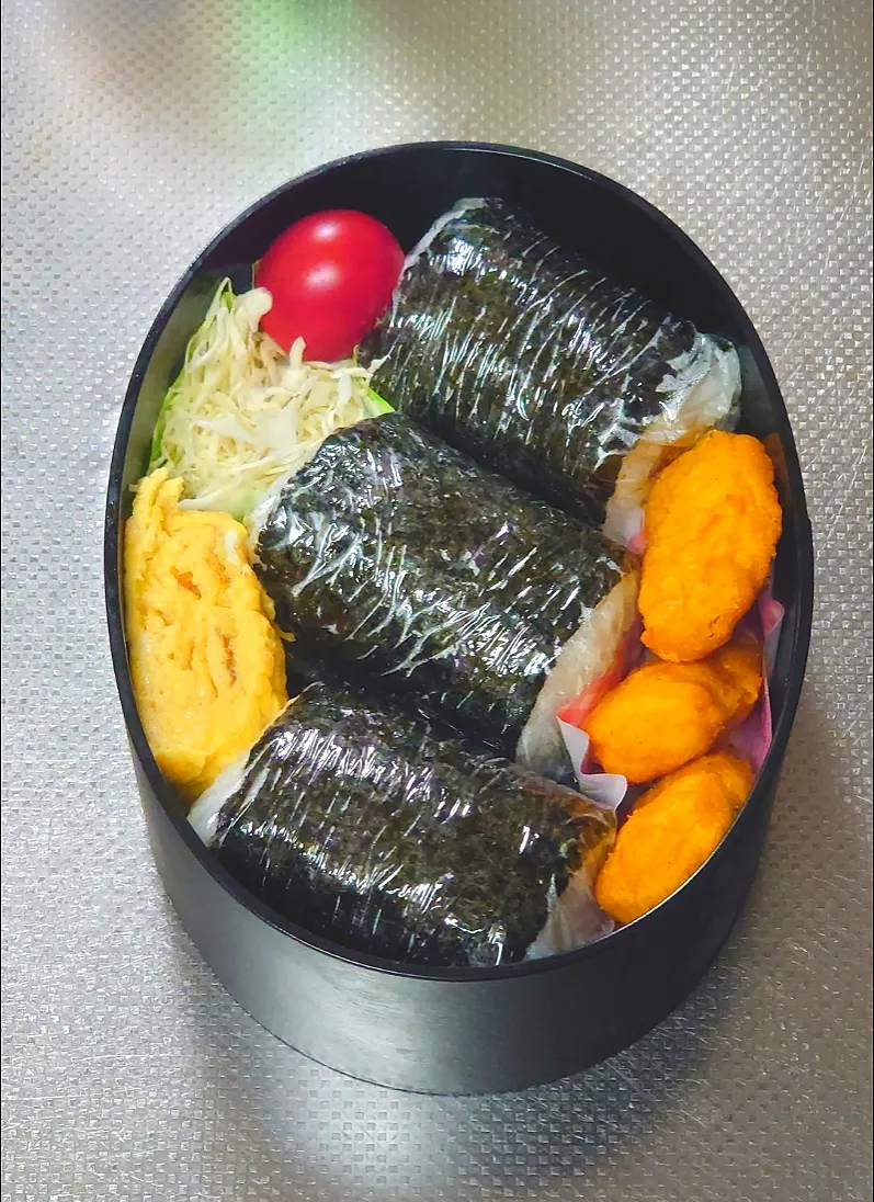 Snapdishの料理写真:おにぎり弁当(久世福おかず味噌入)|黒川克博さん