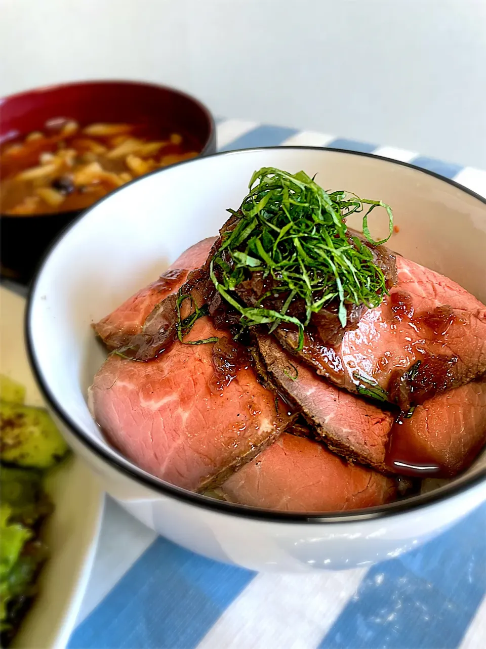 自家製ローストビーフ丼/豪州牛500g57度3時間半|カピバラおやじさん