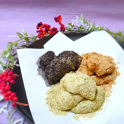 「きび砂糖」を使ってみたSnapdishの料理・レシピ写真:ダーリン作⸜🌷︎⸝‍
三色豆腐餅［      ᷇ 𖥦  ᷆    ］
青きな粉･きな粉･黒胡麻(* 'ᵕ' )ﾀﾞﾖｯ!