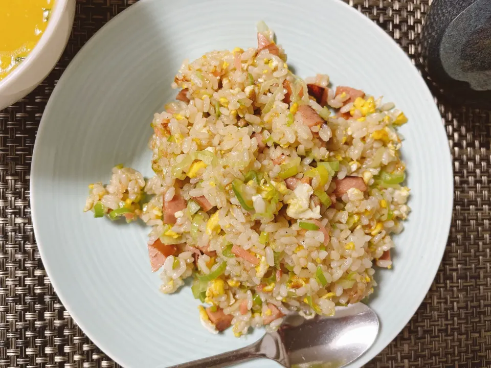 ネギとウインナーのチャーハン|shirofukurooさん