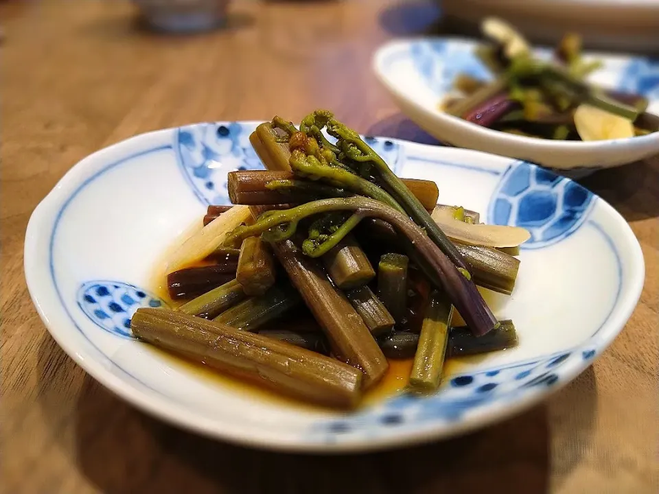 わらびのにんにく醤油漬け|古尾谷りかこさん