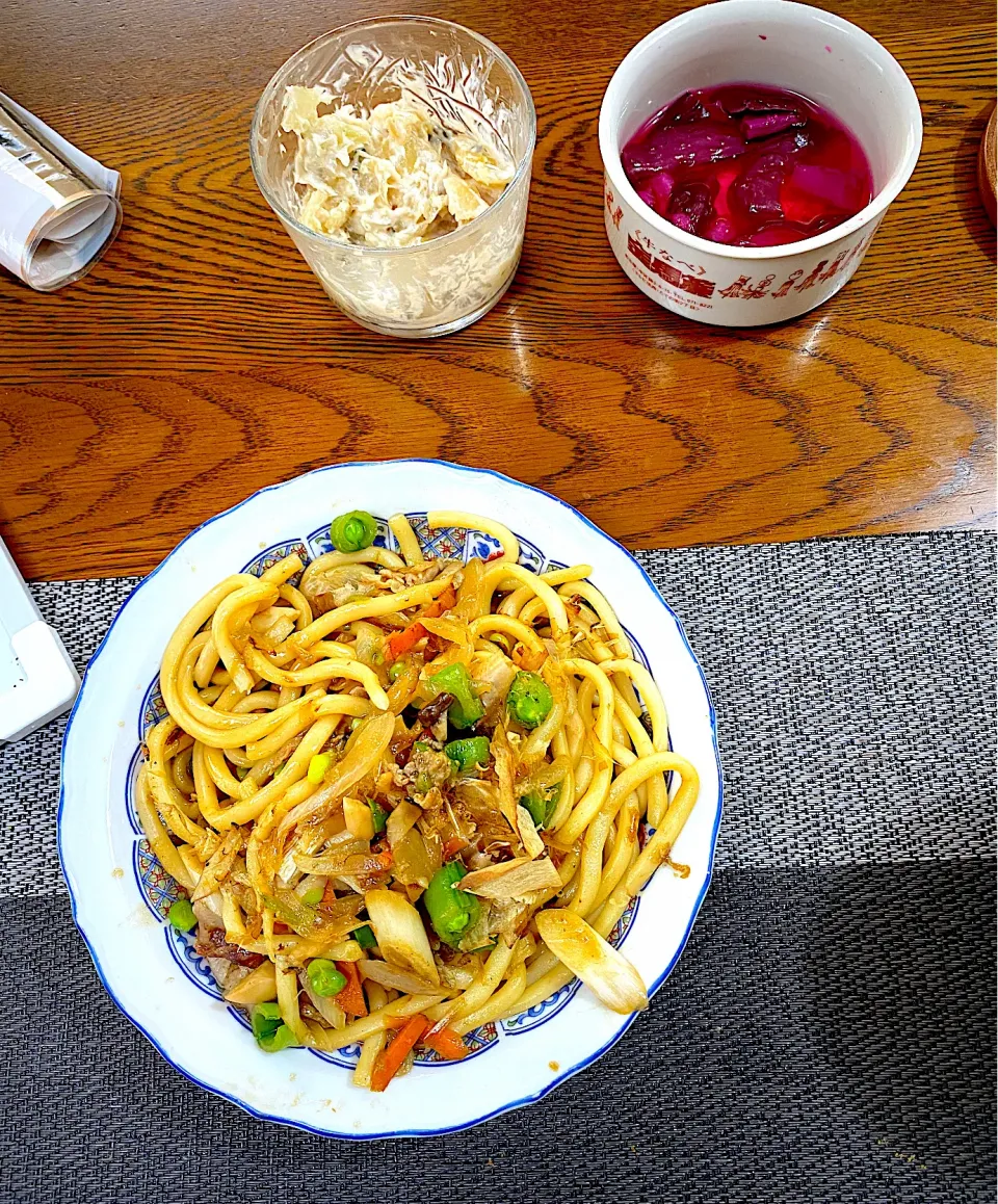 Snapdishの料理写真:焼きうどん|yakinasuさん