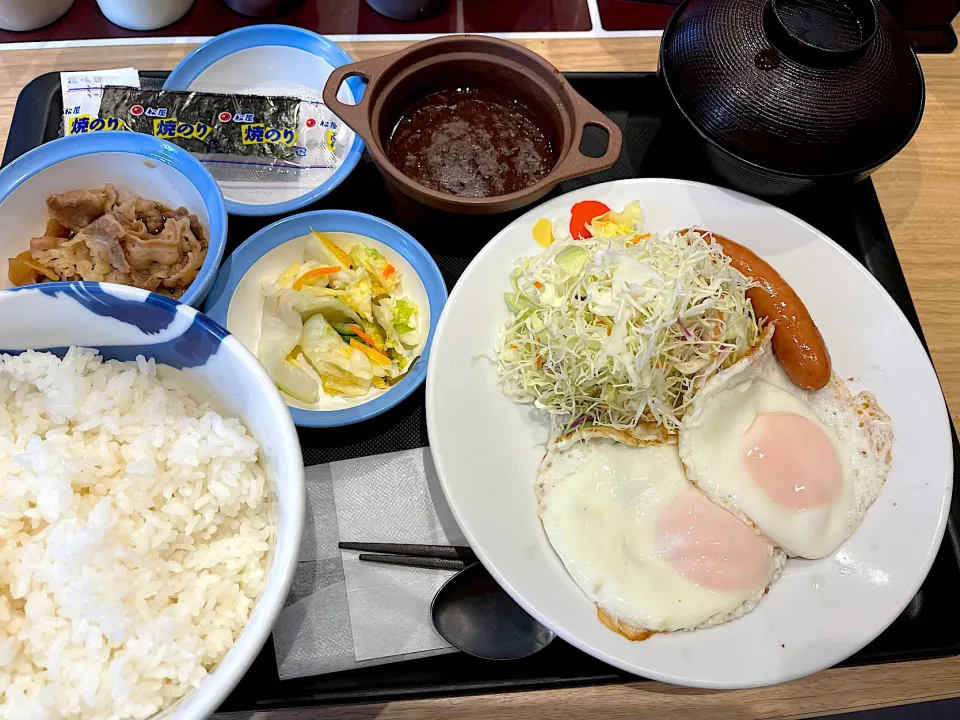 ソーセージWエッグ朝食ミニ牛皿にミニカレー|マハロ菊池さん