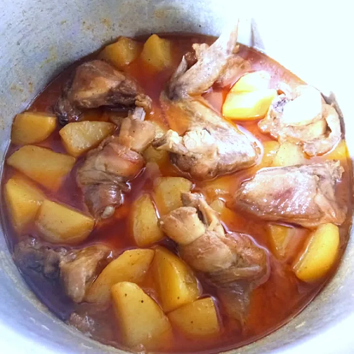 Chicken And Potato Curry|Shwe Htetさん