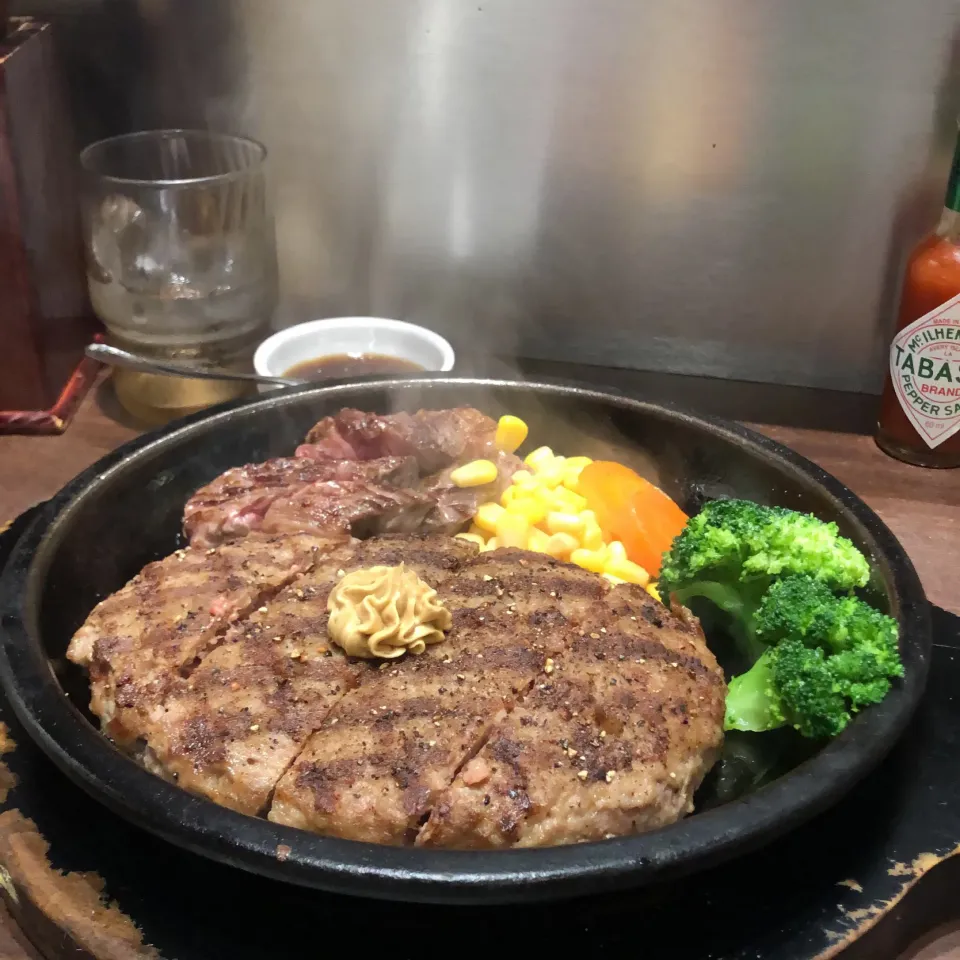 Snapdishの料理写真:ワイルドハンバーグ300g SGカードでトッピングワイルドステーキ80g ＃いきなりステーキイトウヨーカドー小杉店|Hajime Sakaiさん