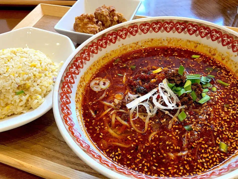 Snapdishの料理写真:紅虎餃子房さんでランチ🍜|ジュンコ バイヤーさん