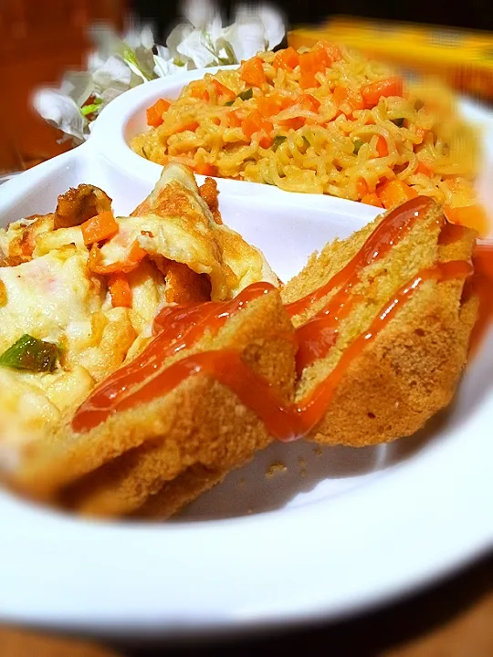 English breakfast of noodles and scrambled egg with cakes|Potbelle Foods N'moreさん