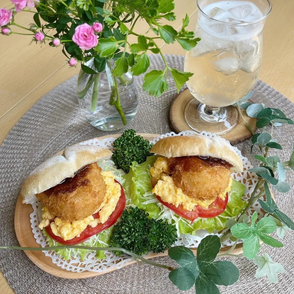 Snapdishの料理写真:5/30❤︎カニクリームコロッケ&スクランブルエッグサンド🌱✨|Makinsさん