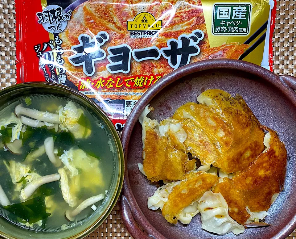 Snapdishの料理写真:トップバリューの冷凍餃子|すくらんぶるえっぐさん