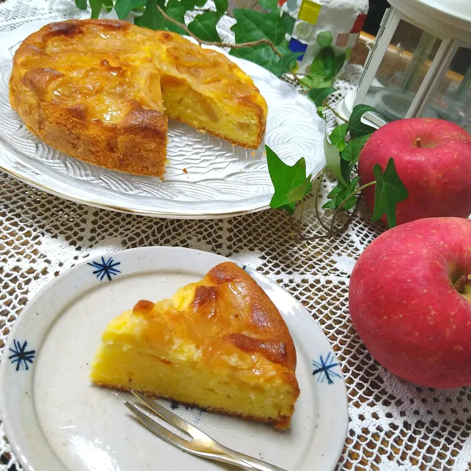 Snapdishの料理写真:アップルカスタードケーキ🍎|とまと🍅さん