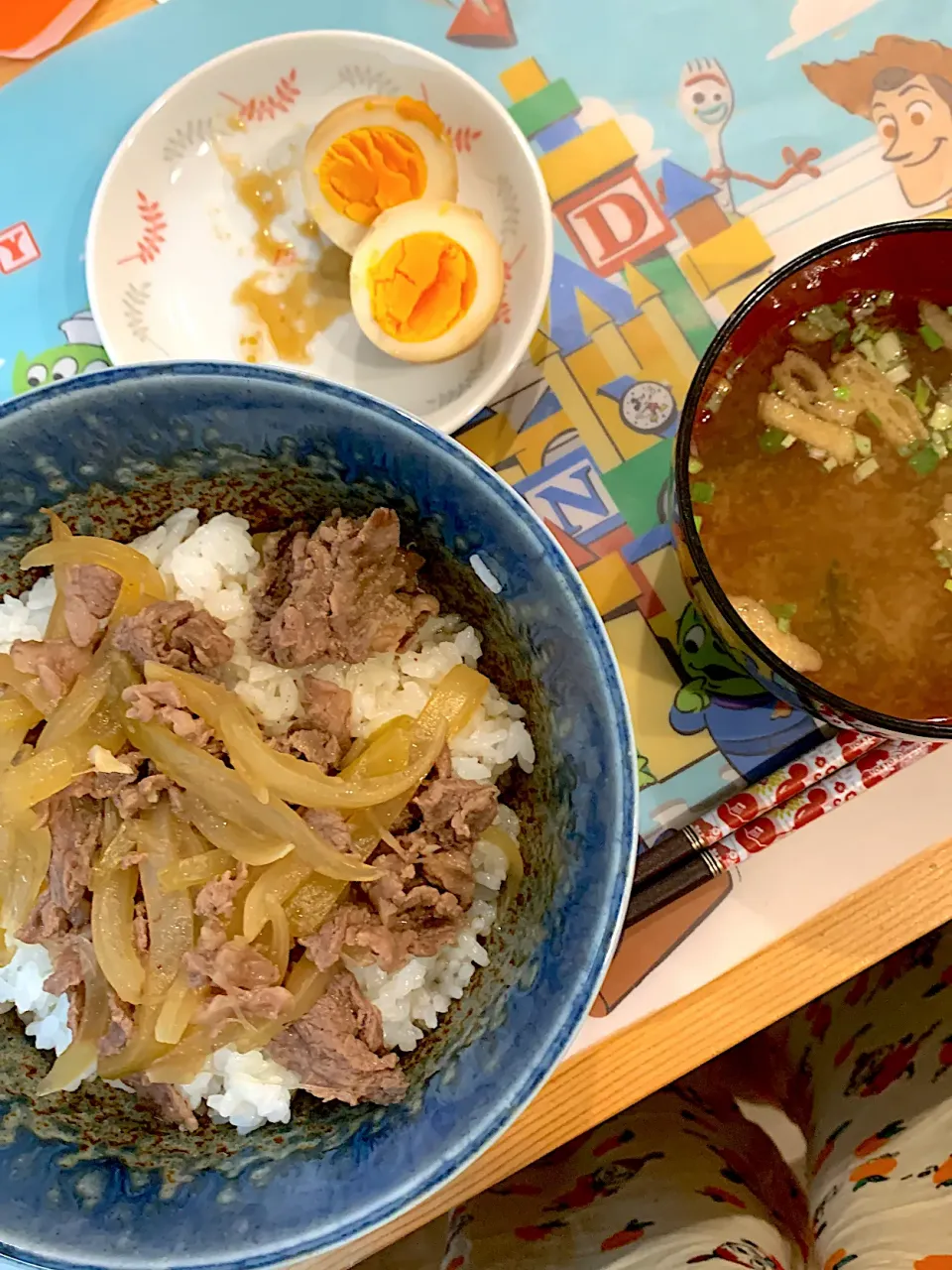 ・牛丼　・煮卵　・味噌汁|ぺろたんさん