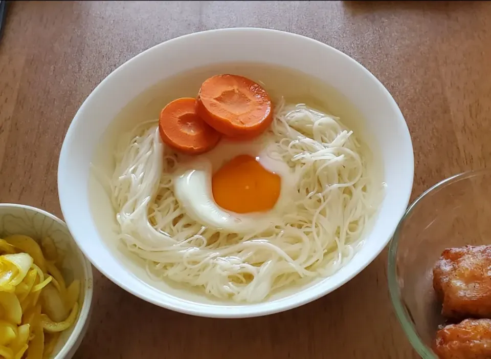 巣籠もり素麺
唐揚げ
新玉ねぎのカレーピクルス|ナナさん