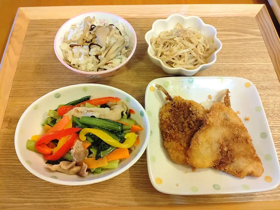 Snapdishの料理写真:☆炒め物
☆アジフライ
☆ゴマ和え
☆混ぜご飯|chikakoさん