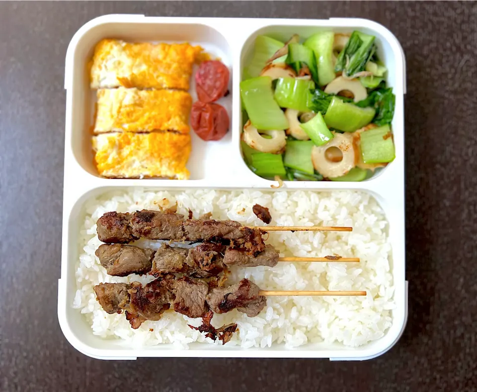 Snapdishの料理写真:Beef satay, yakitamago & veggies bento|yeni kartikasariさん