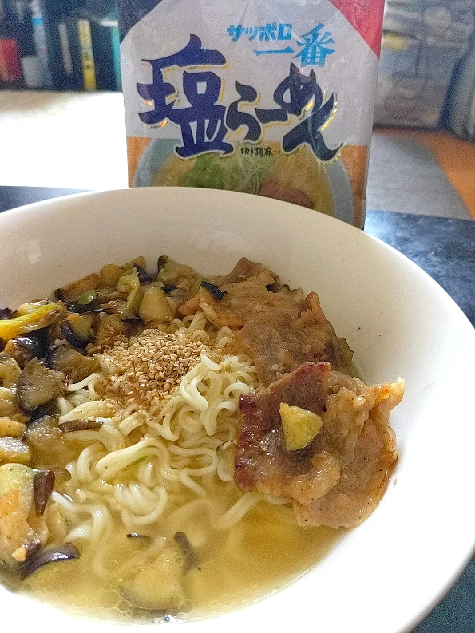 Snapdishの料理写真:☔上がりの夜勤明けはサッポロ一番塩ラーメンアレンジ豚バラ肉と茄子のスタミナ炒めトッピング（トッピング味付け濃くした分スープの味薄めに）|Tarou  Masayukiさん