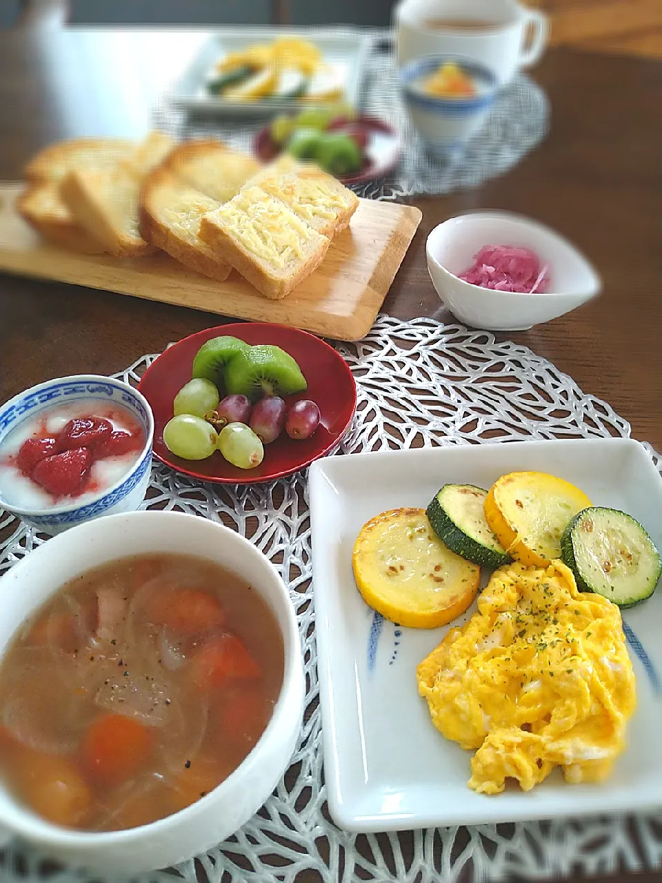 朝ごはん☔！|まめころさん