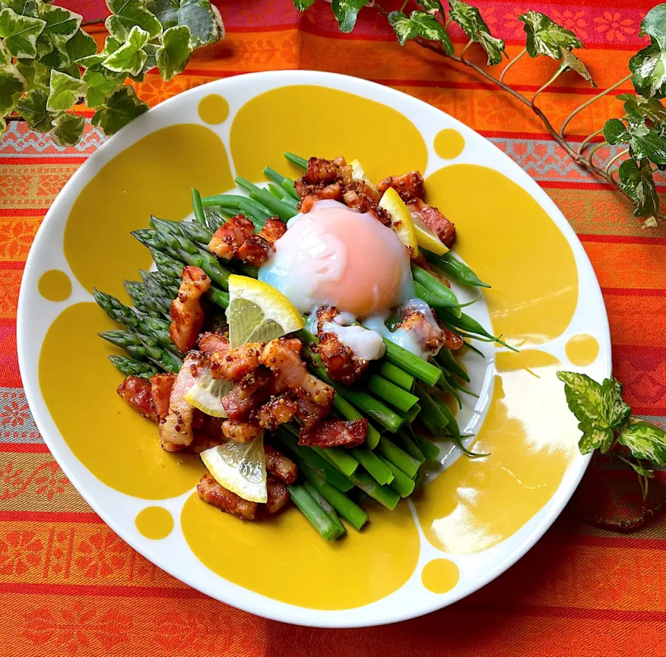 🌿茹でアスパラ&さやいんげんの ベーコンホットドレッシング サラダ🥗|Hollyさん