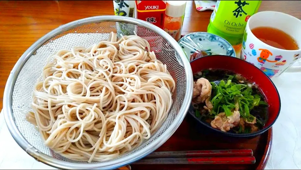 5/31のお昼ごはん
茄子と豚肉のつけ汁でざる蕎麦|卯月さん