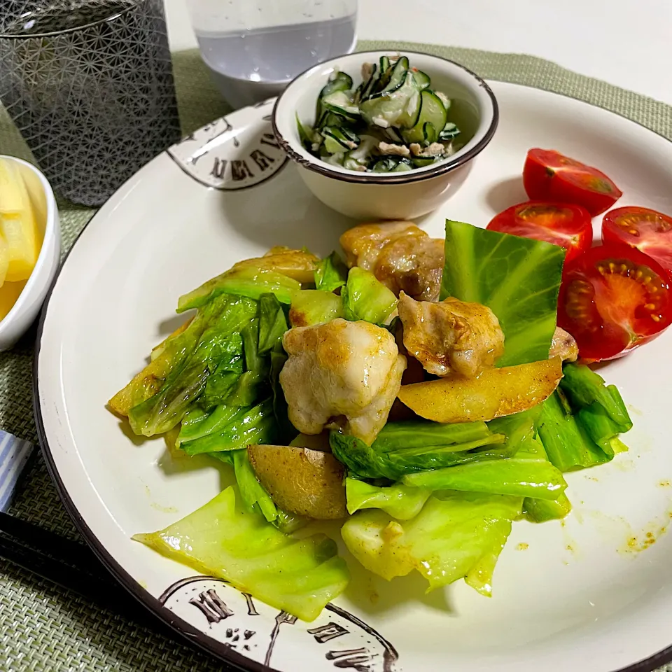 Snapdishの料理写真:5/31晩ご飯：鶏ももカレー炒め|ななみんさん