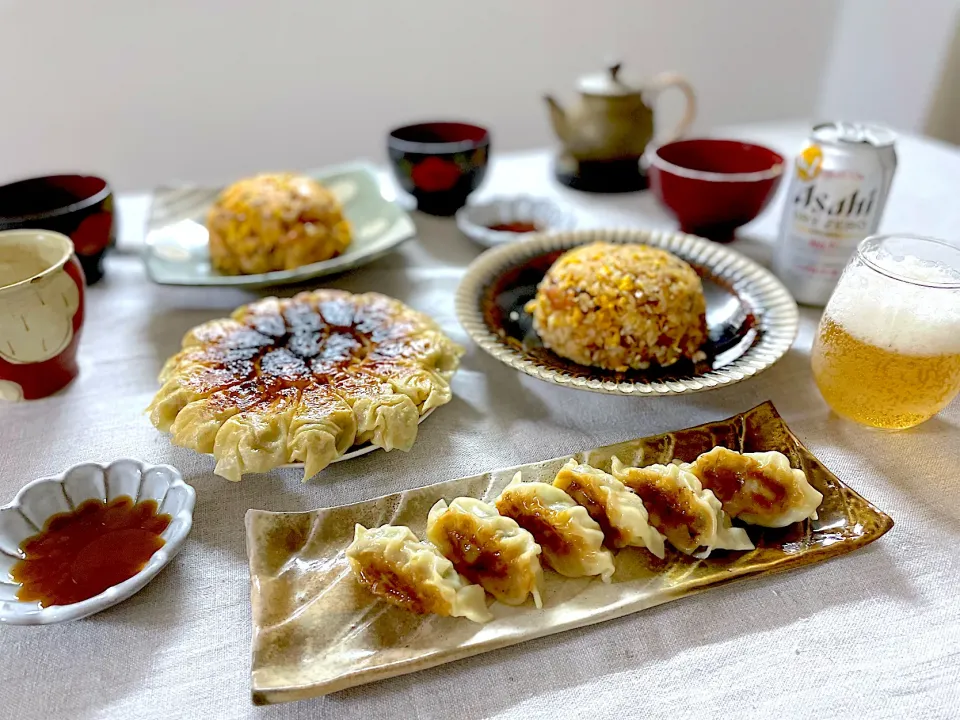 Snapdishの料理写真:納豆キムチ炒飯と焼餃子の晩ごはん🥟|ゆかりさん