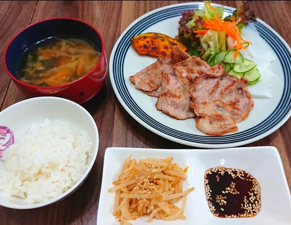 Snapdishの料理写真:焼き肉定食|ゆりちさん