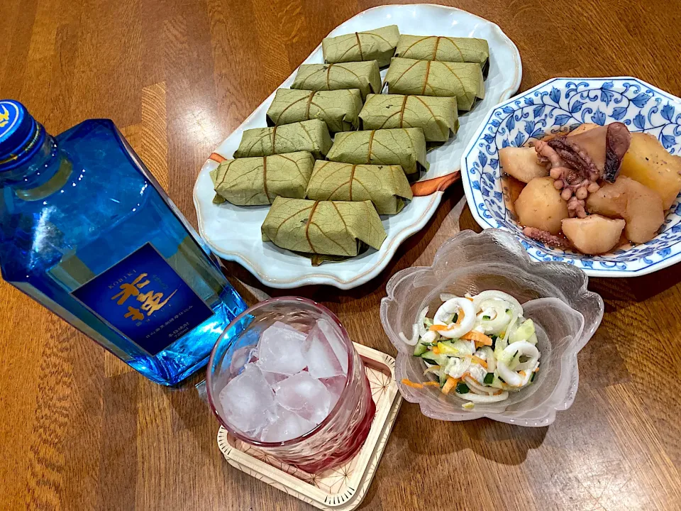 Snapdishの料理写真:頂き物🦑＋お土産で 晩ご飯|sakuramochiさん