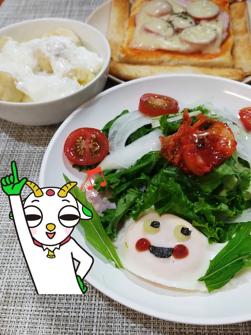 みたび挑戦！キャラ朝食

やっと、ハサミで海苔を切るコツがわかってきました。
そうなると嬉しくて楽しくなってきます。
３回目の挑戦の中では、一番の出来ではないでしょうか。
黄身を食べるのに、少しばかり勇気が必要でした。|Rピージャーさん